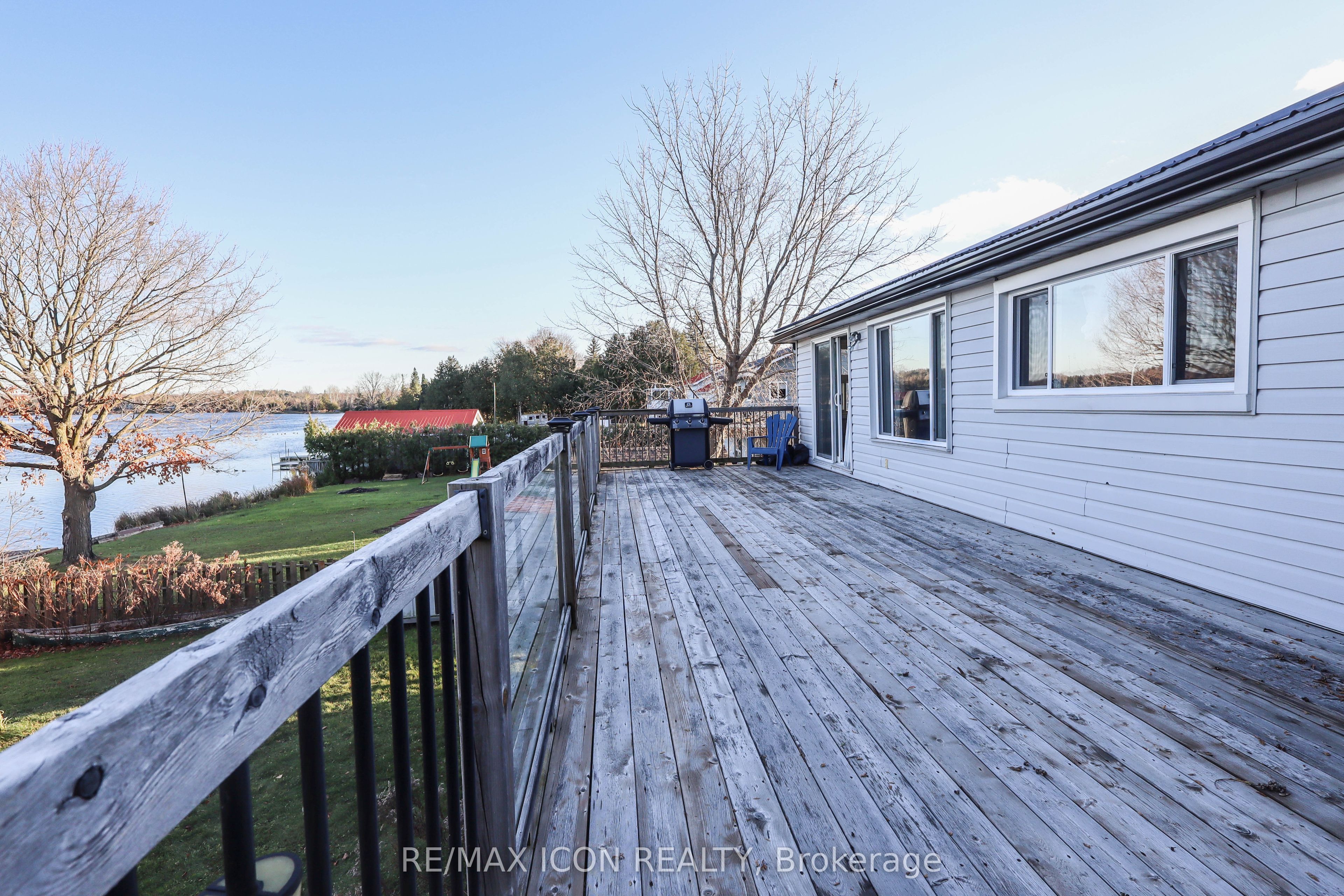 22 Lawrence Street N