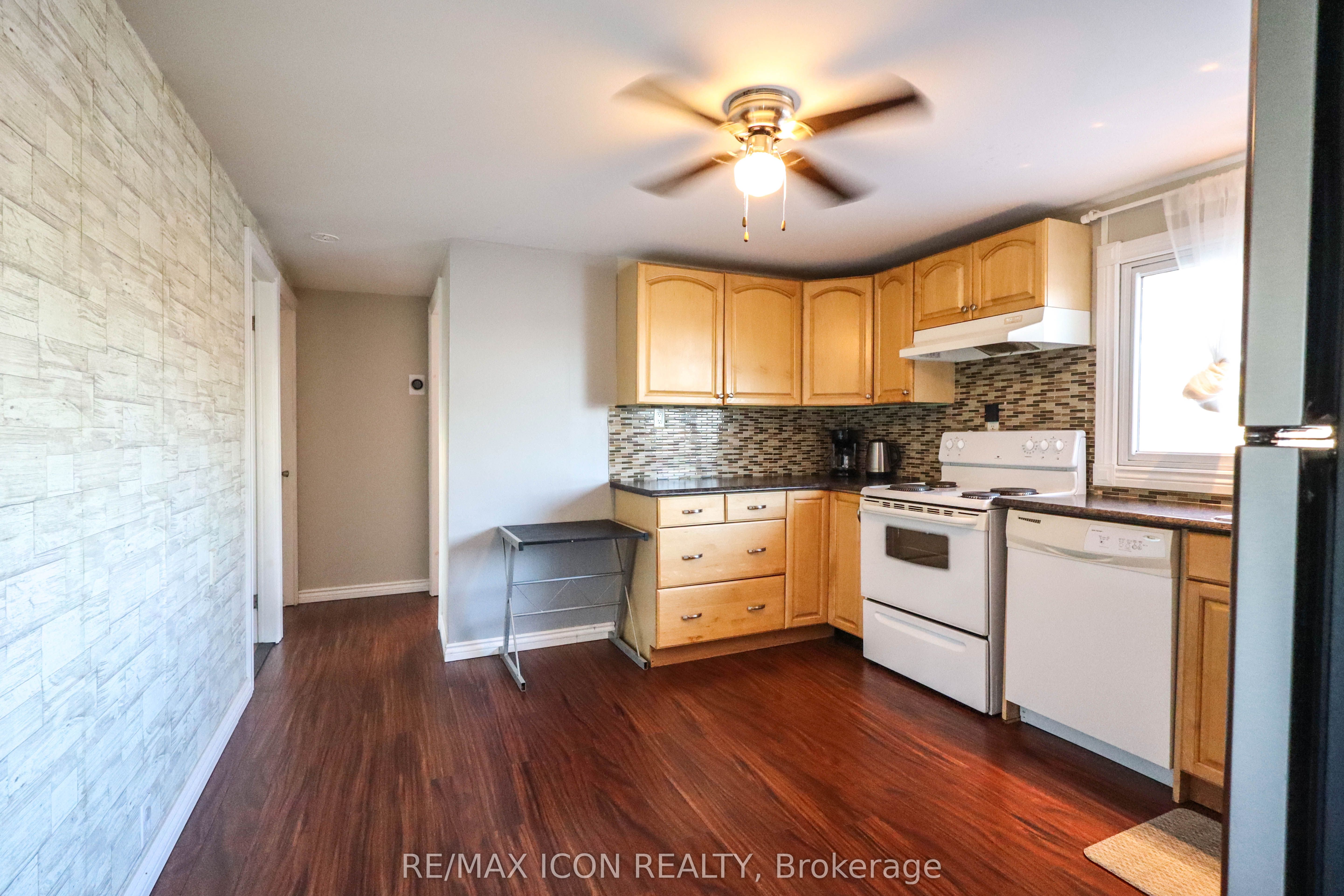 22 Lawrence Street N