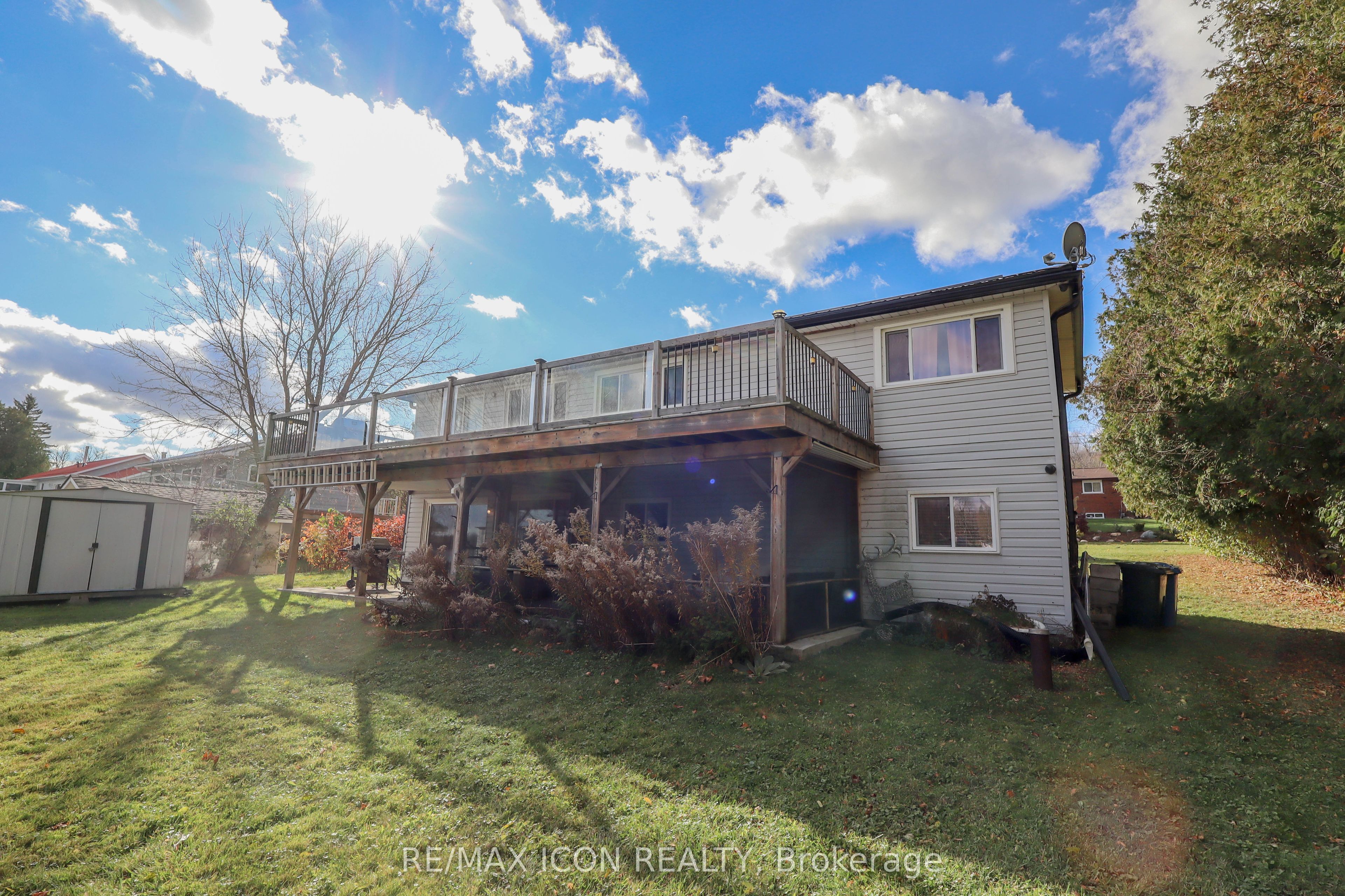 22 Lawrence Street N