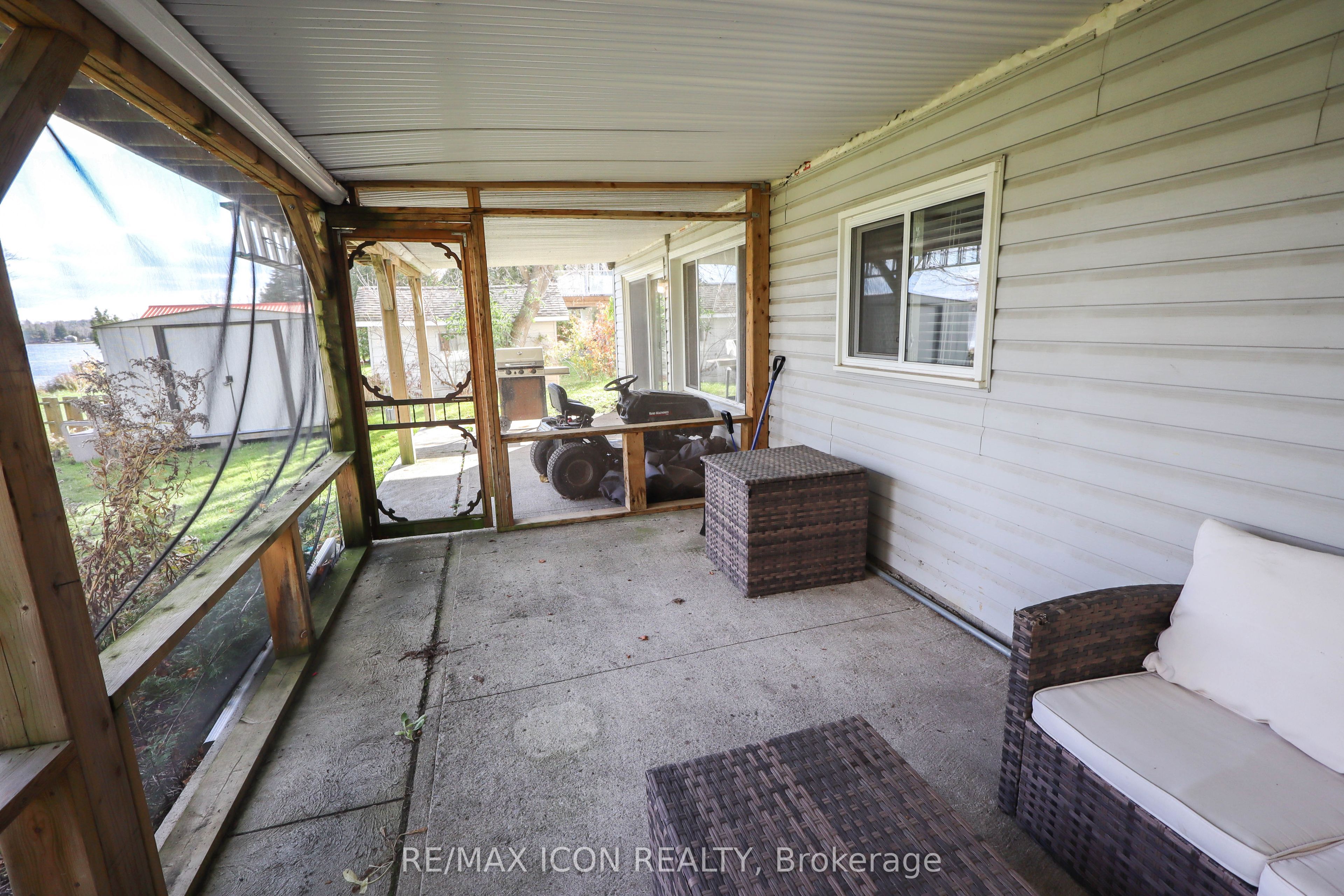 22 Lawrence Street N