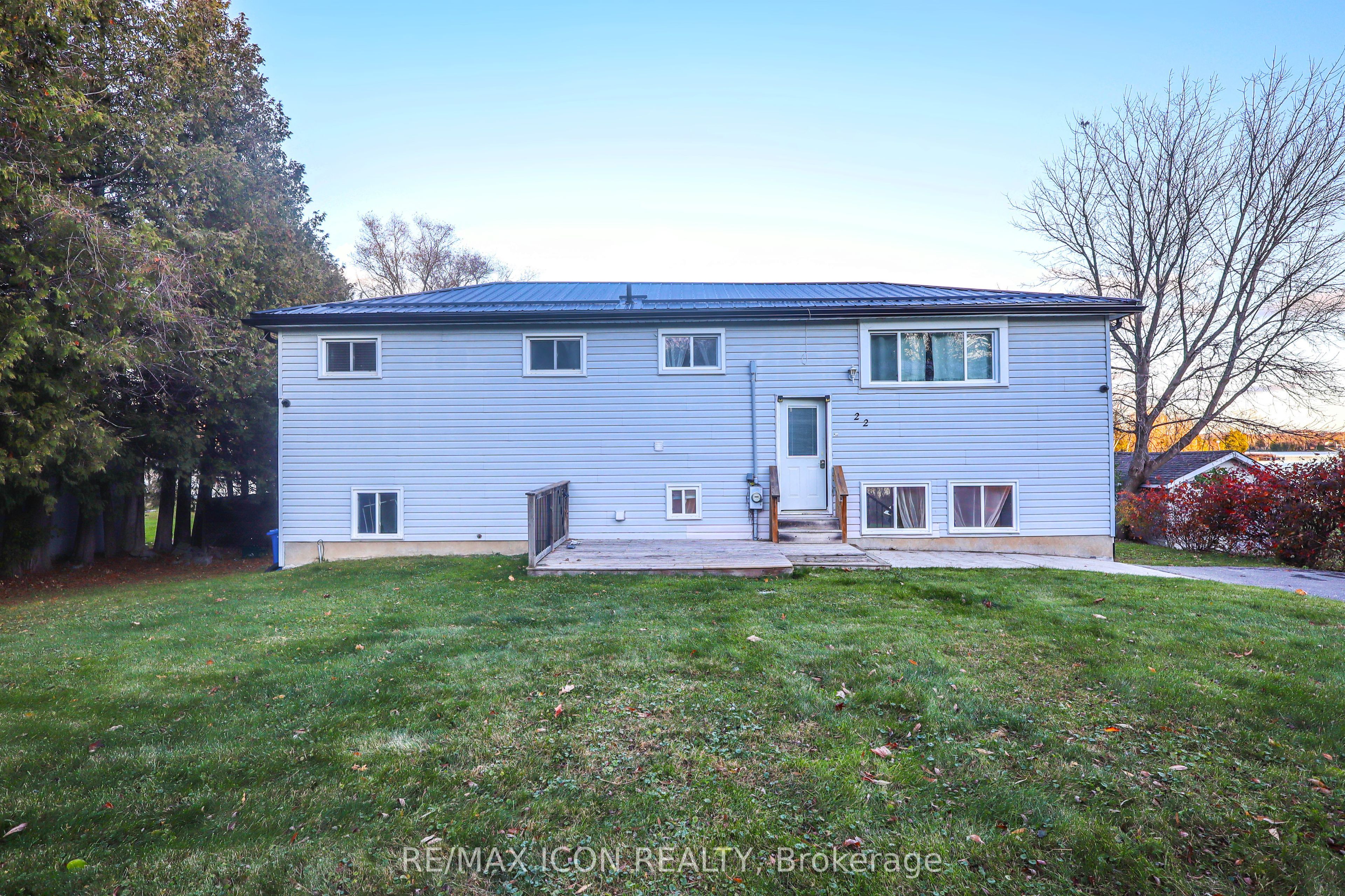 22 Lawrence Street N