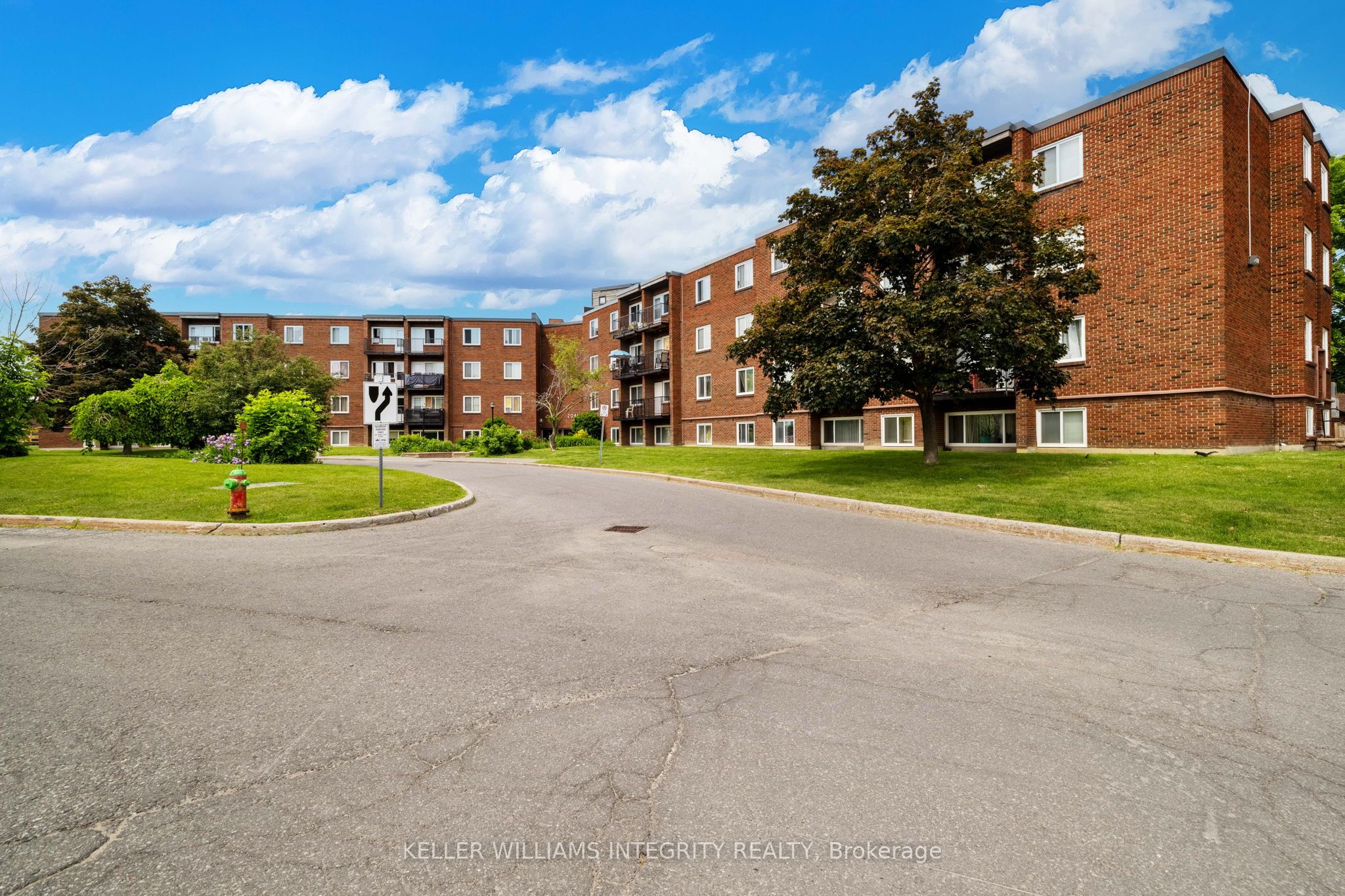 2041 ARROWSMITH Drive #402C