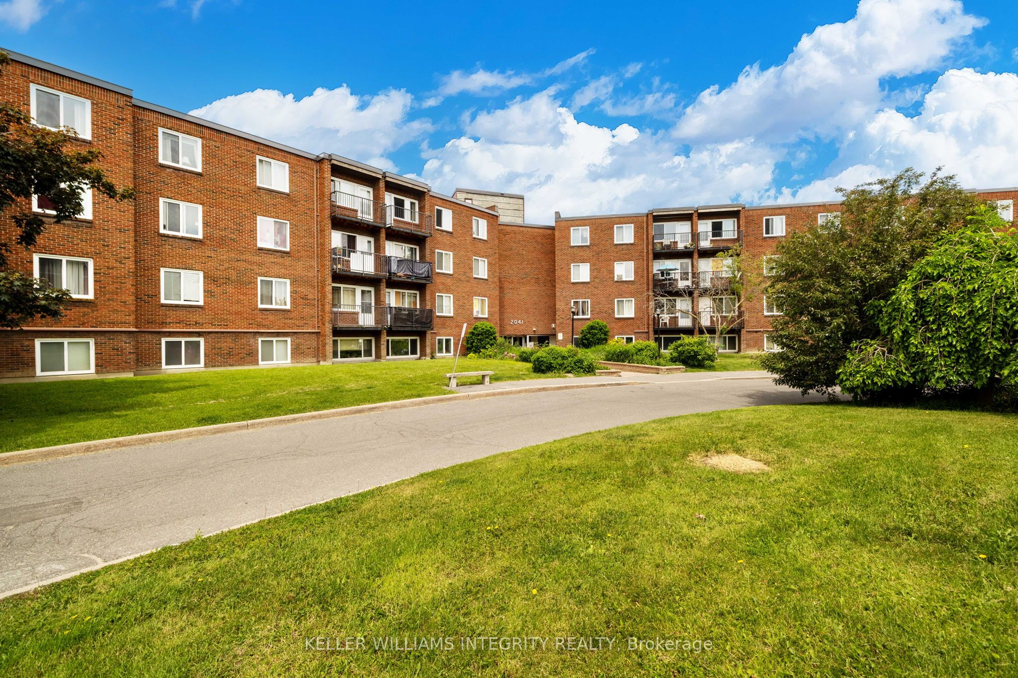 2041 ARROWSMITH Drive #402C