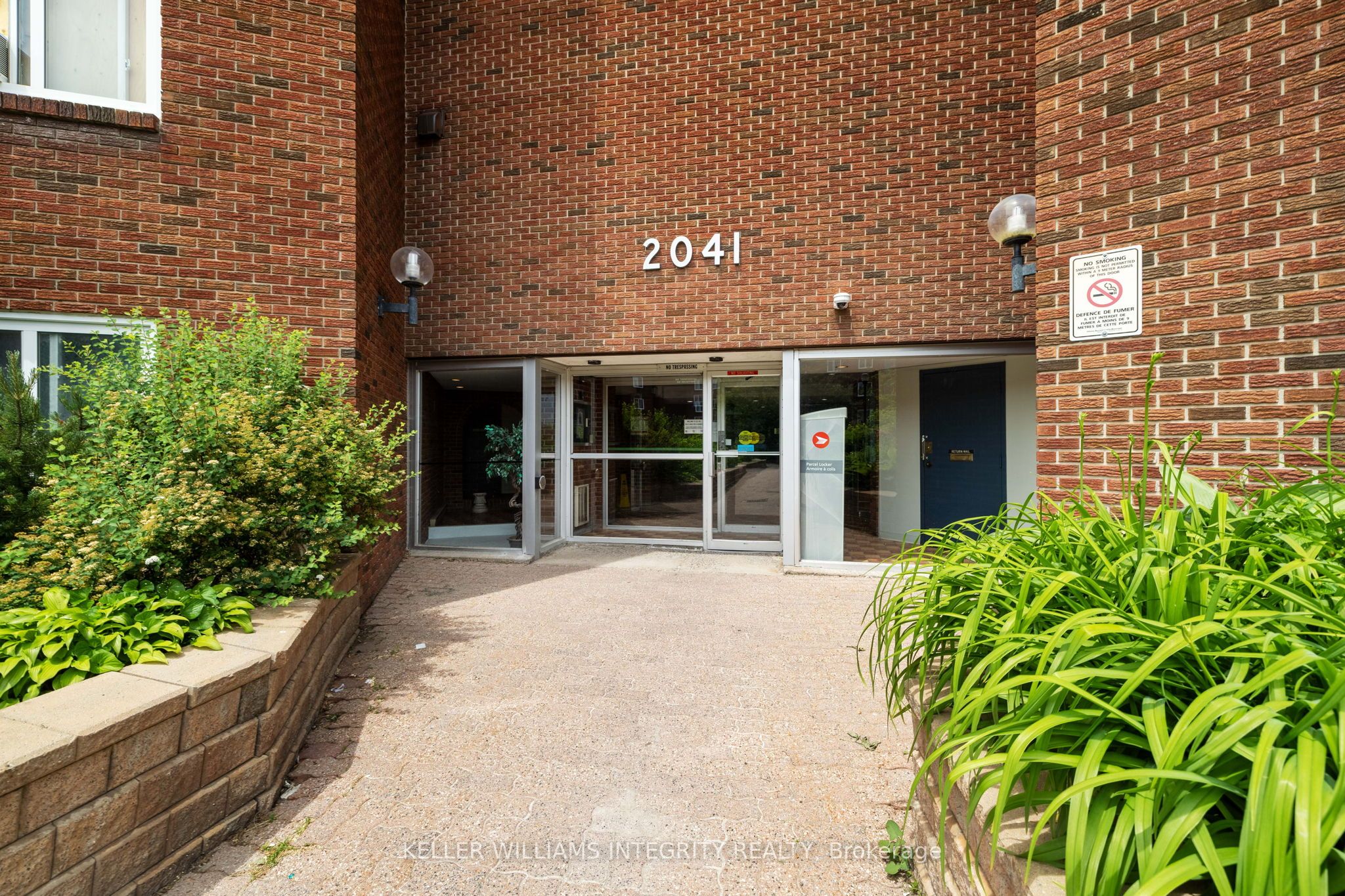 2041 ARROWSMITH Drive #402C