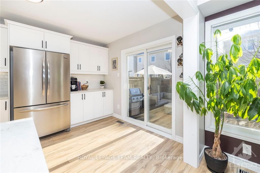 792 MAYFLY Crescent