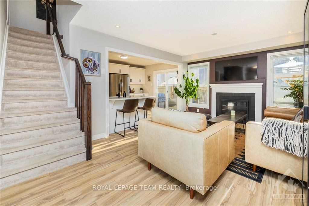 792 MAYFLY Crescent