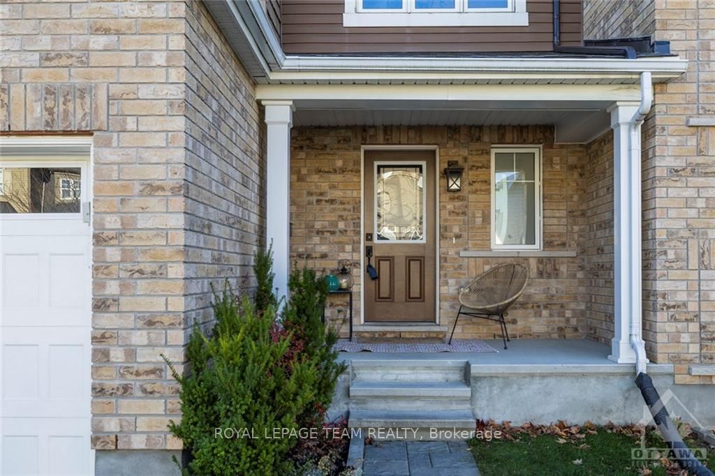 792 MAYFLY Crescent