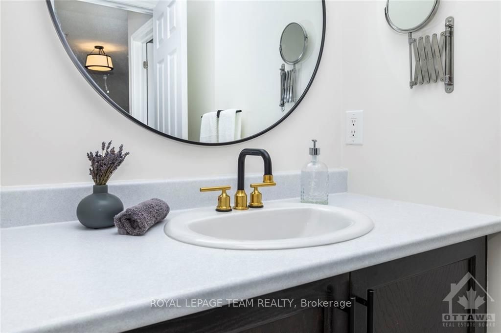 792 MAYFLY Crescent