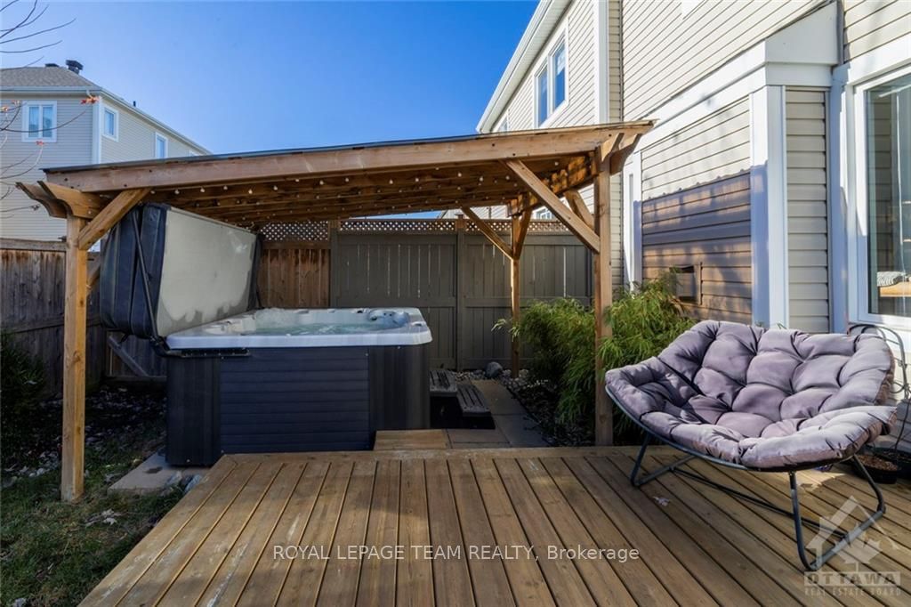 792 MAYFLY Crescent
