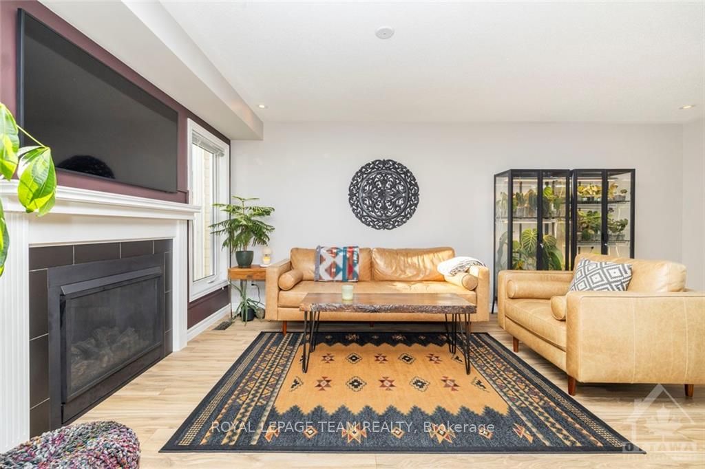 792 MAYFLY Crescent