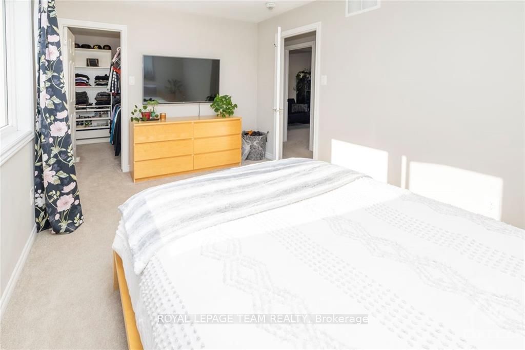 792 MAYFLY Crescent