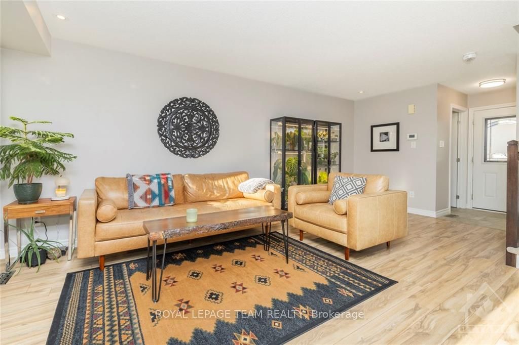 792 MAYFLY Crescent