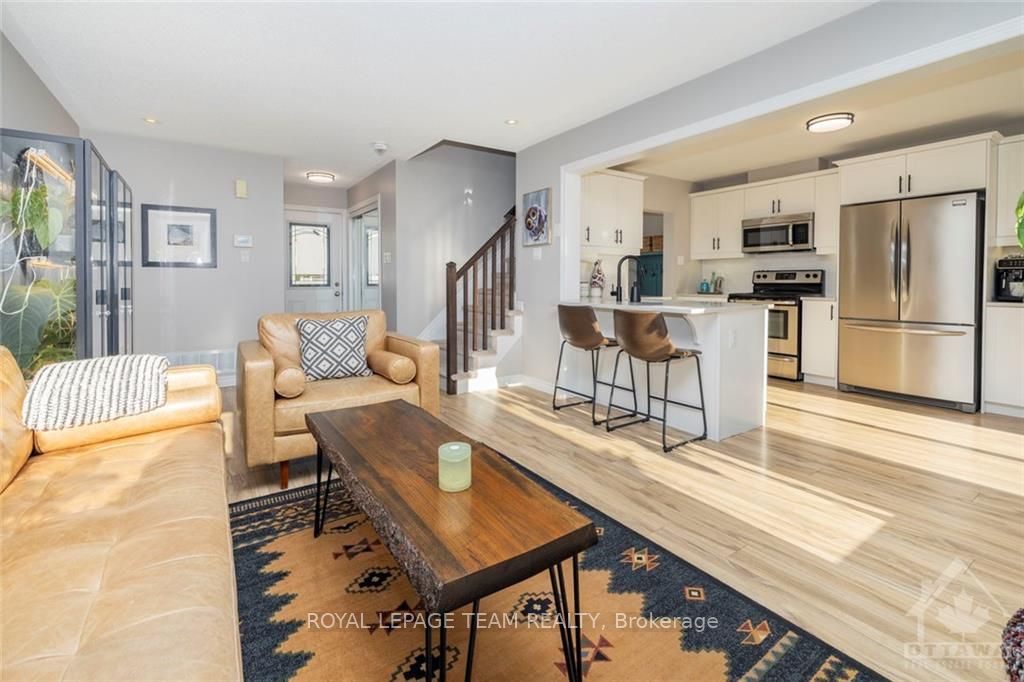 792 MAYFLY Crescent