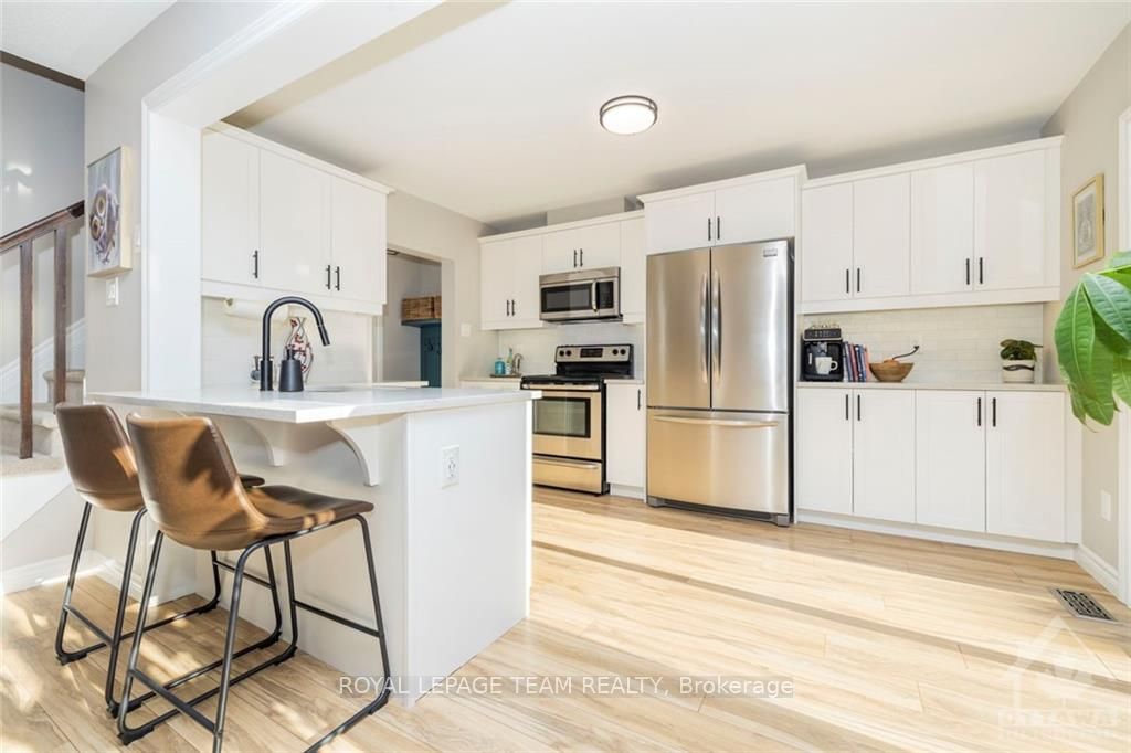 792 MAYFLY Crescent