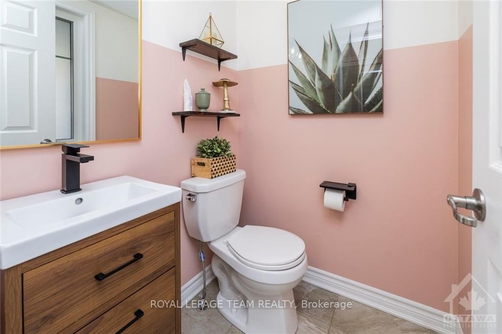 792 MAYFLY Crescent