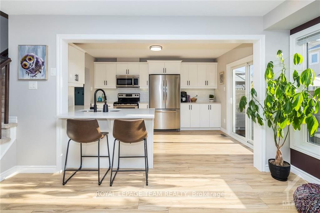 792 MAYFLY Crescent