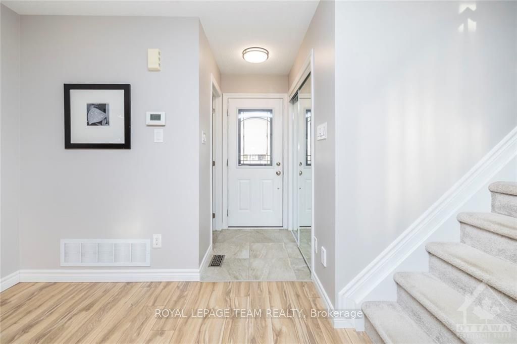 792 MAYFLY Crescent