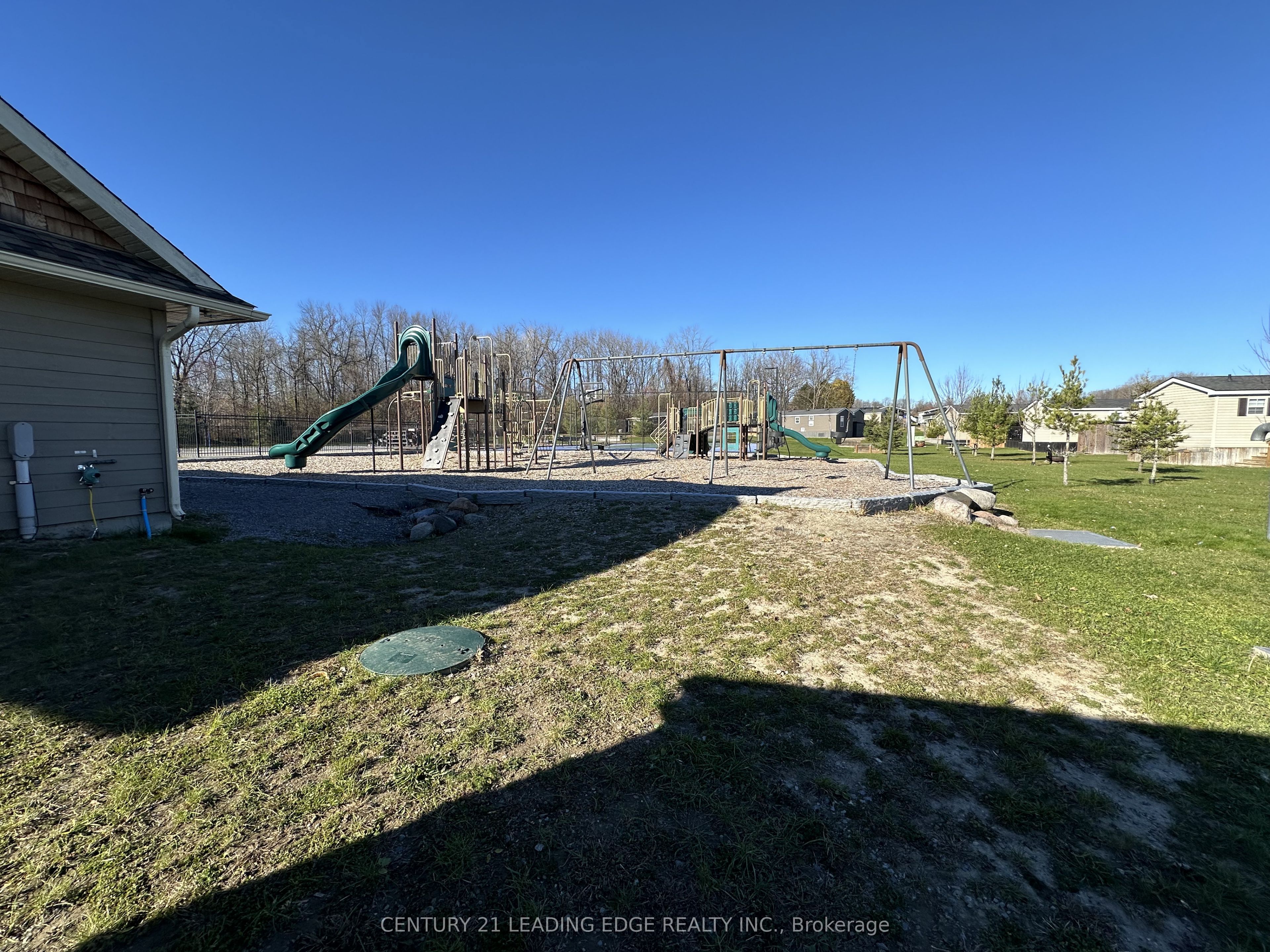 1235 Villiers Line, #4