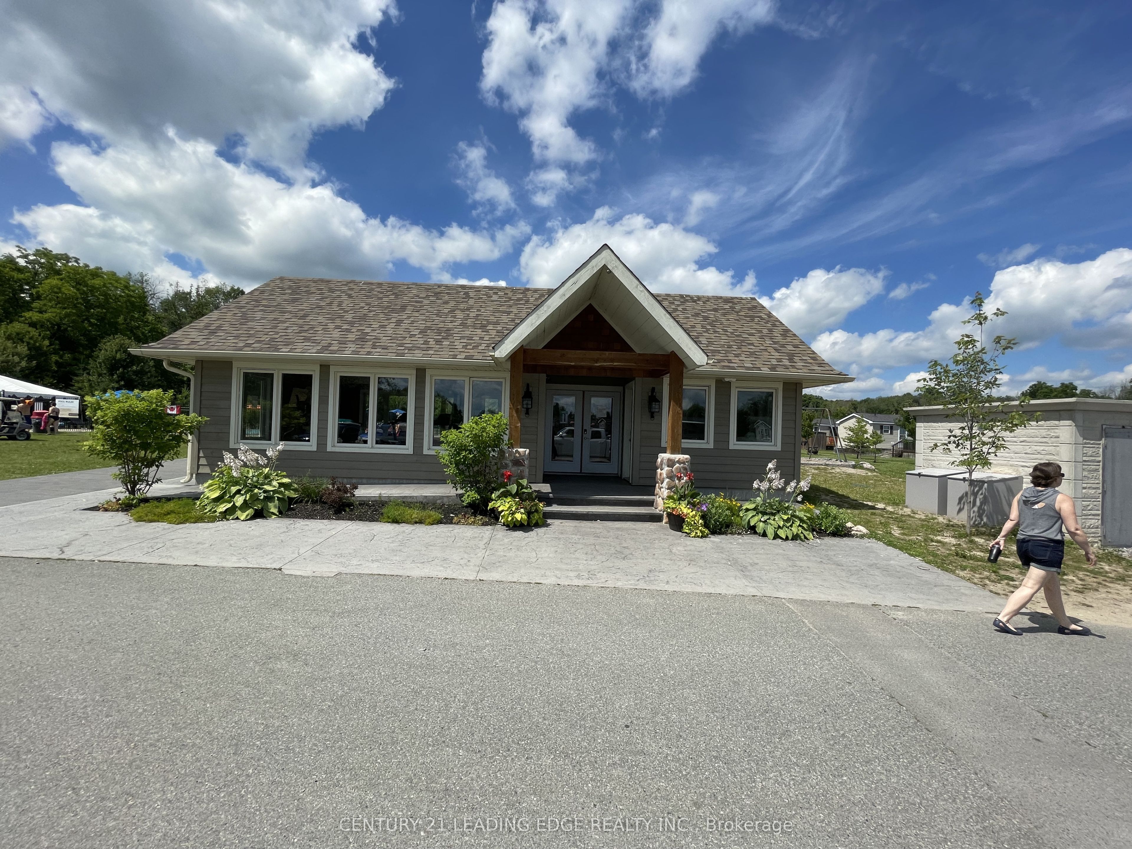 1235 Villiers Line, #4