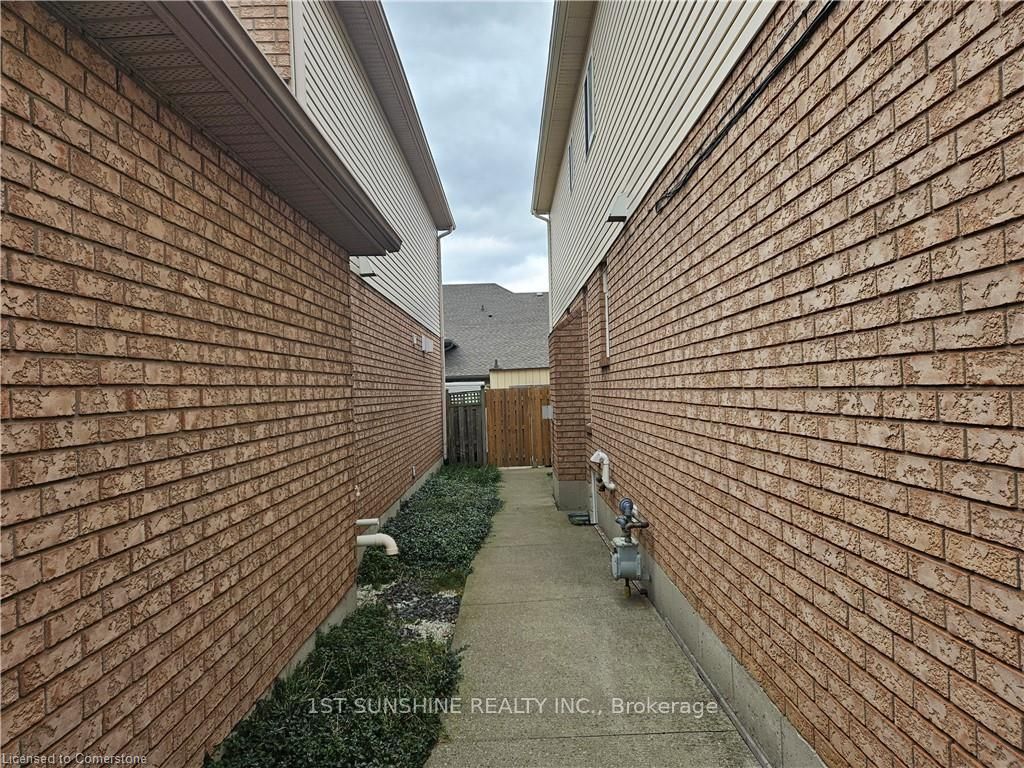 263 Hepburn Crescent