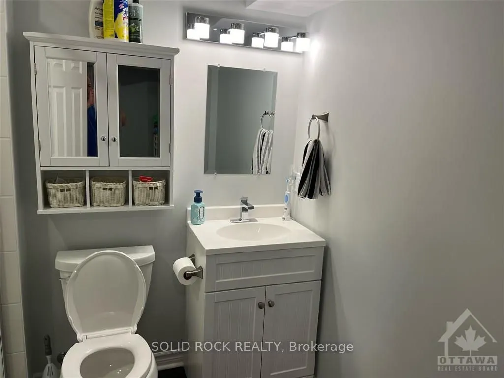 32 SOLARIS Drive