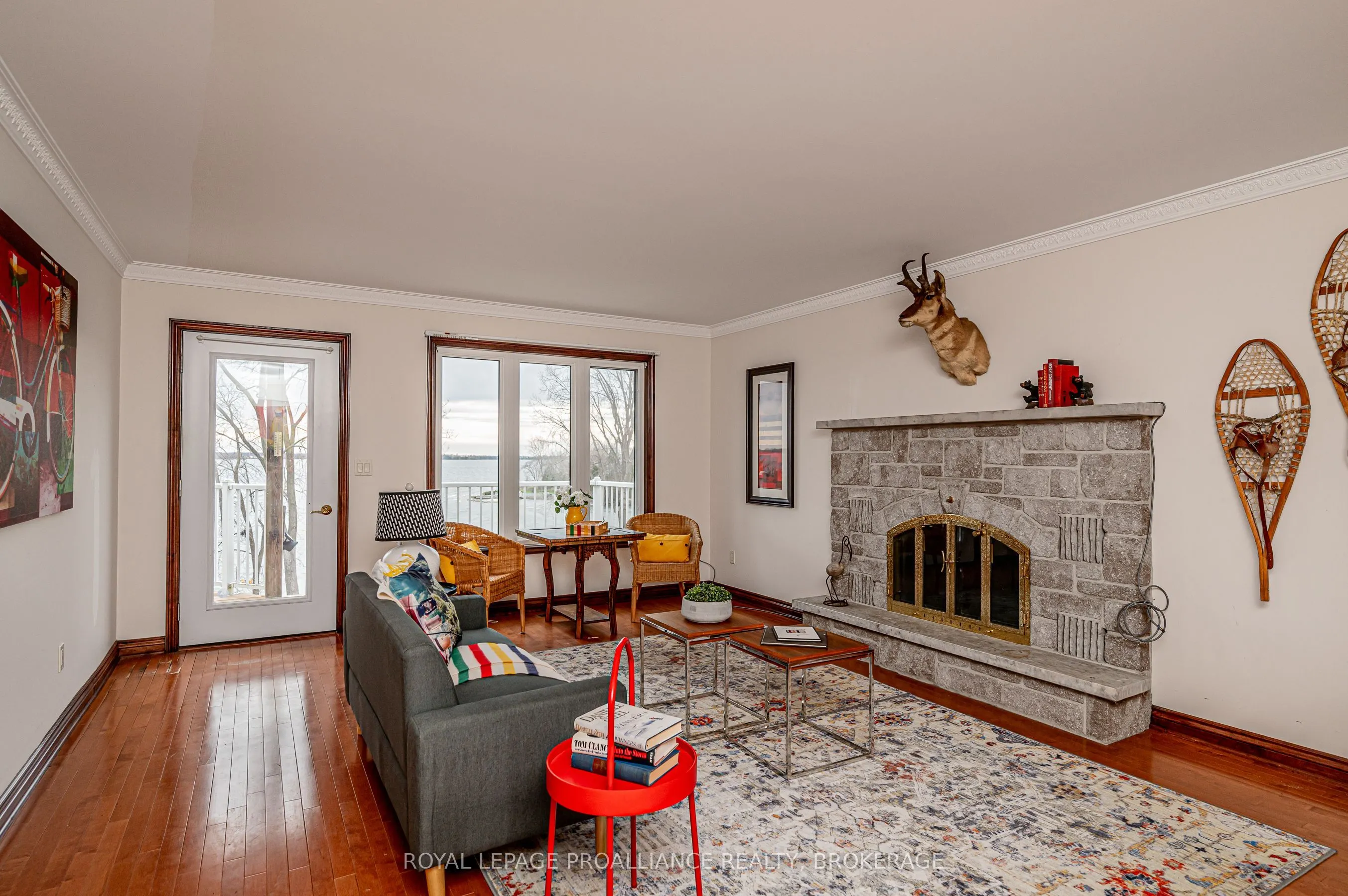 4734 Lakeside Lane