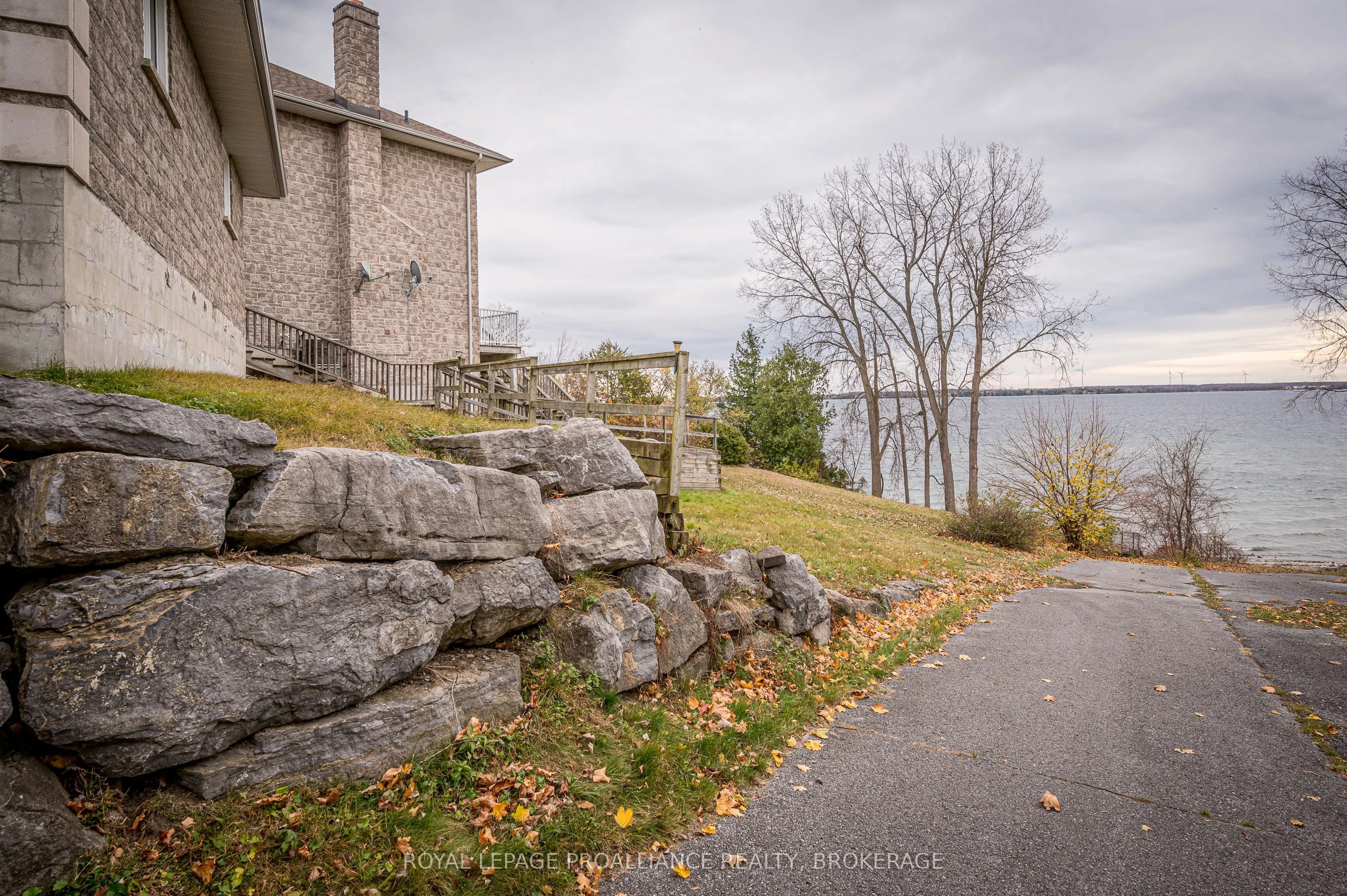 4734 Lakeside Lane