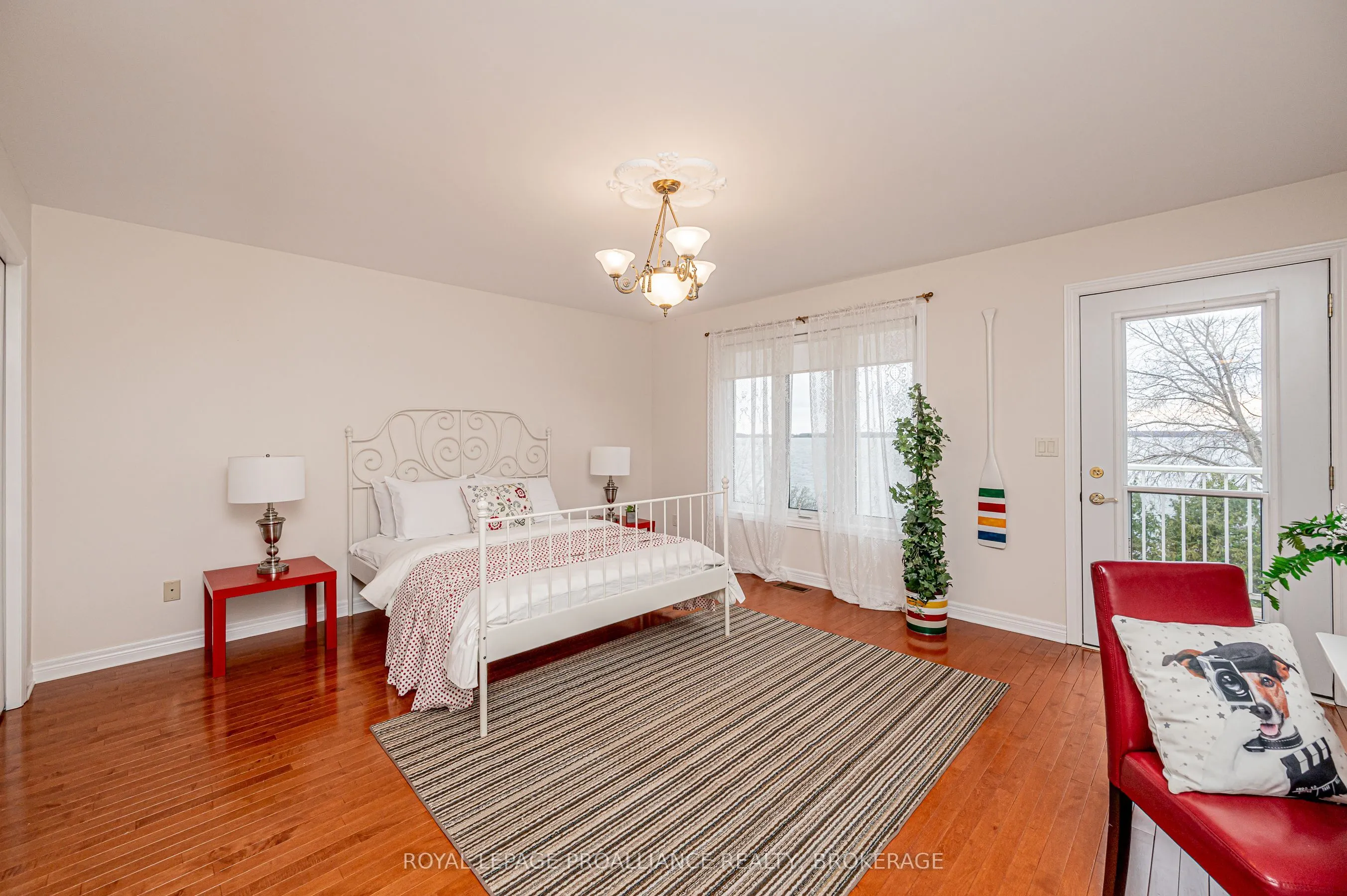 4734 Lakeside Lane