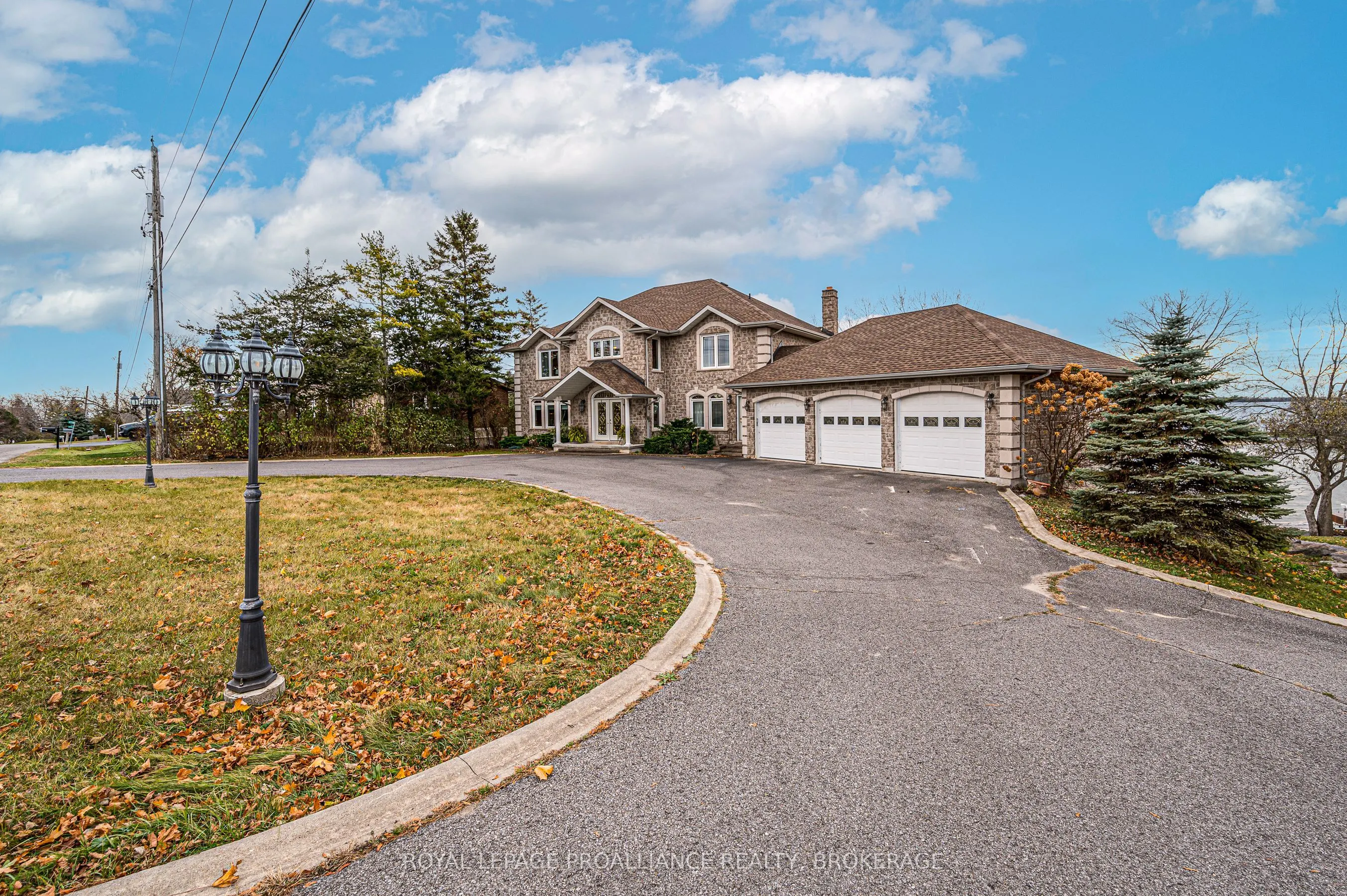 4734 Lakeside Lane