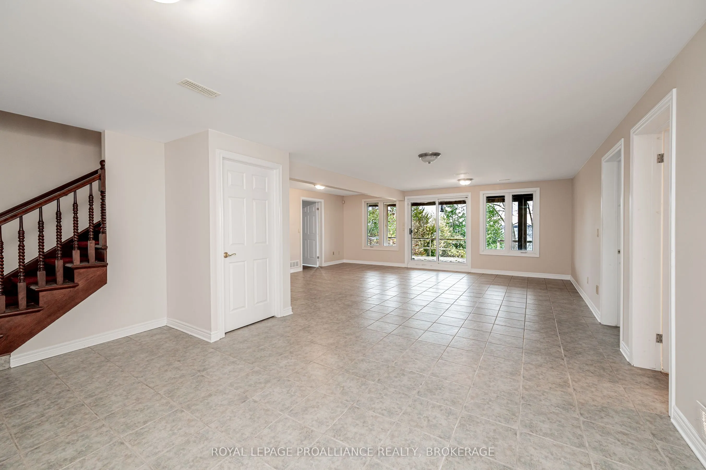 4734 Lakeside Lane