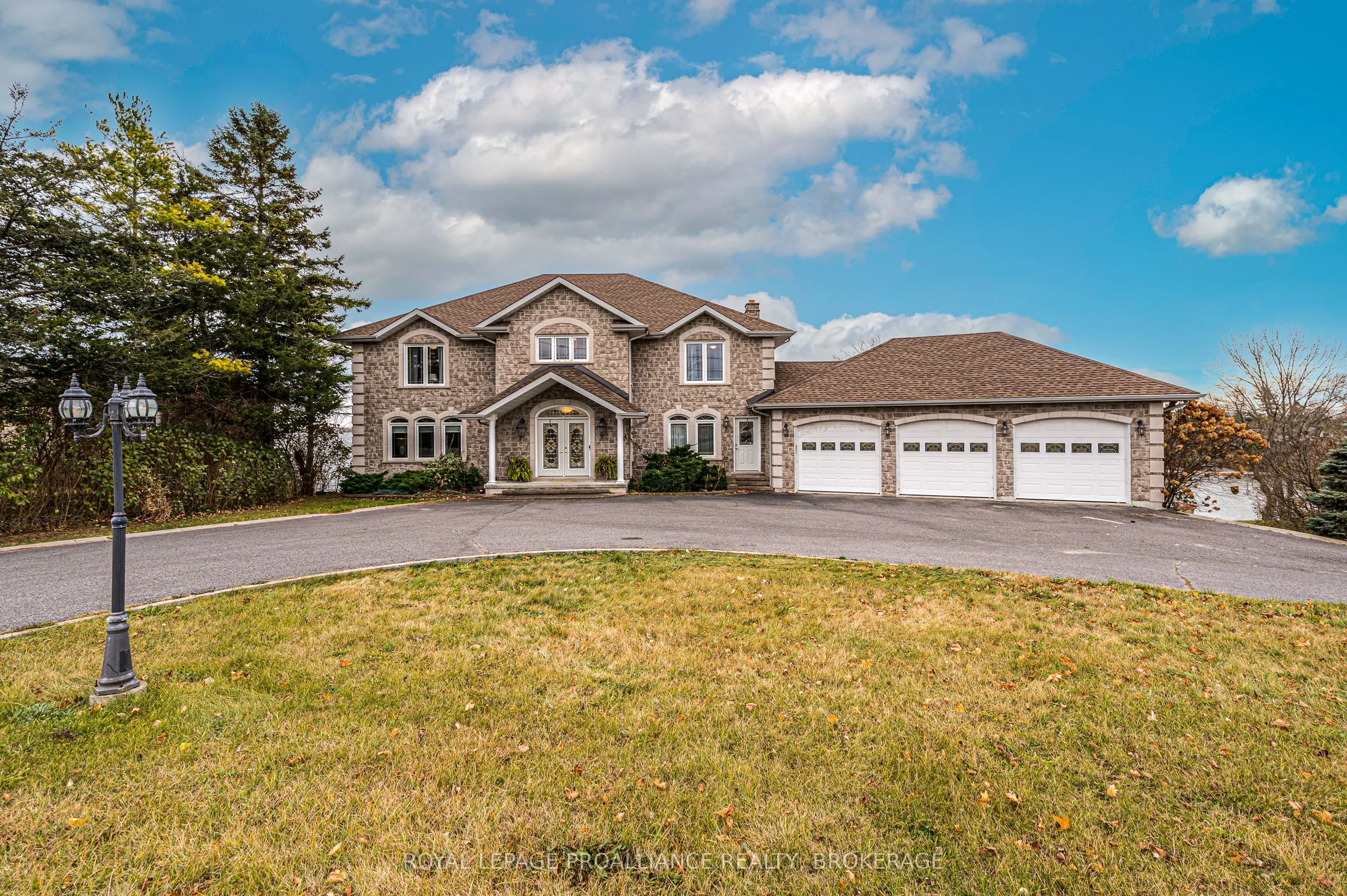 4734 Lakeside Lane