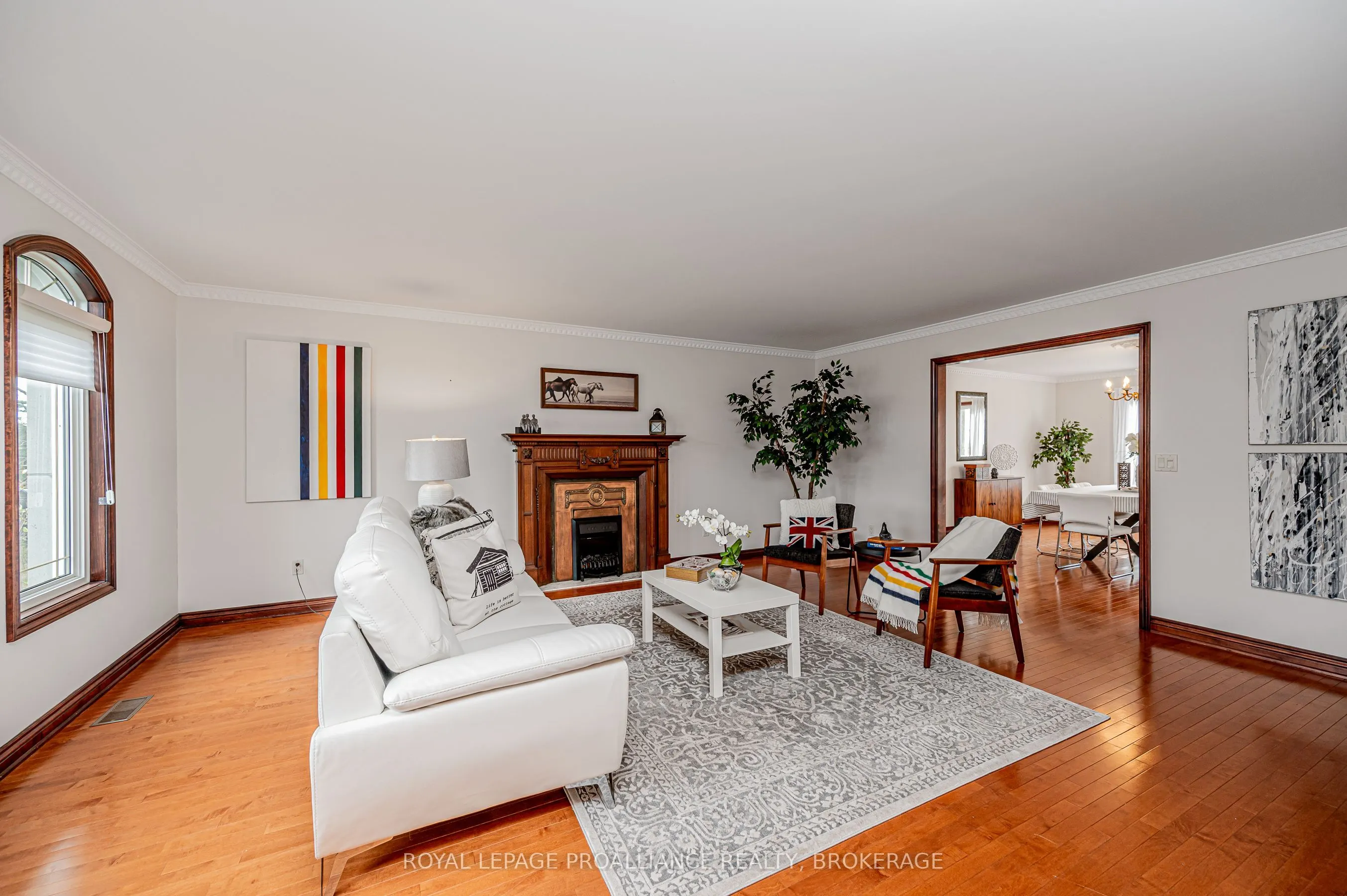 4734 Lakeside Lane