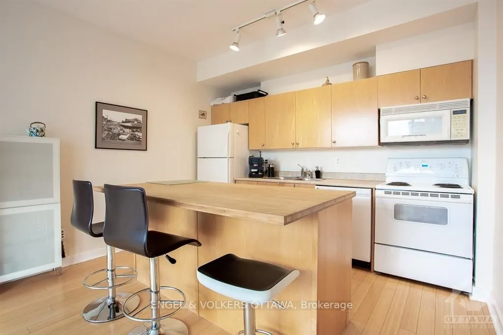 180 YORK Street, #301