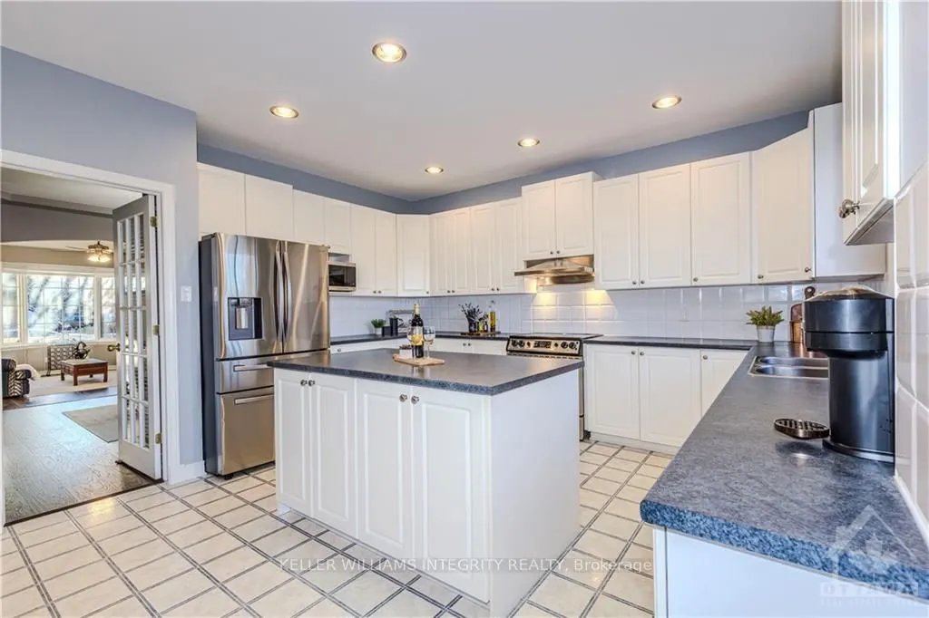 72 KENINS Crescent