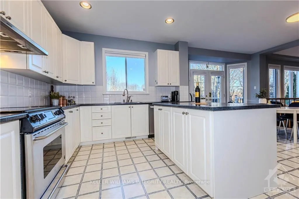 72 KENINS Crescent