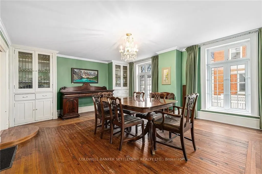 68 WILSON Street W