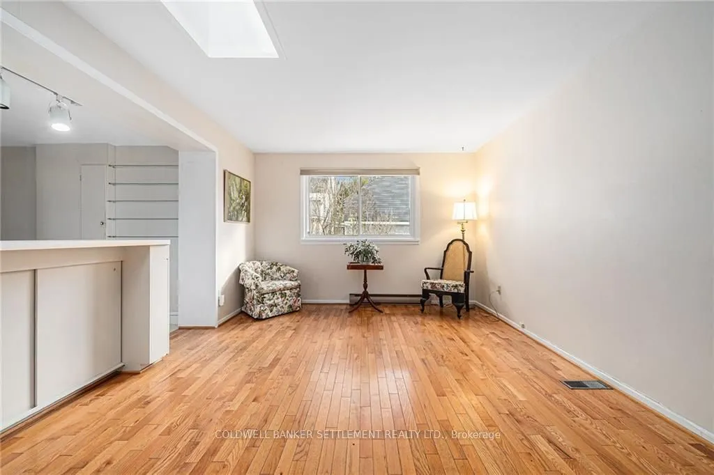 68 WILSON Street W