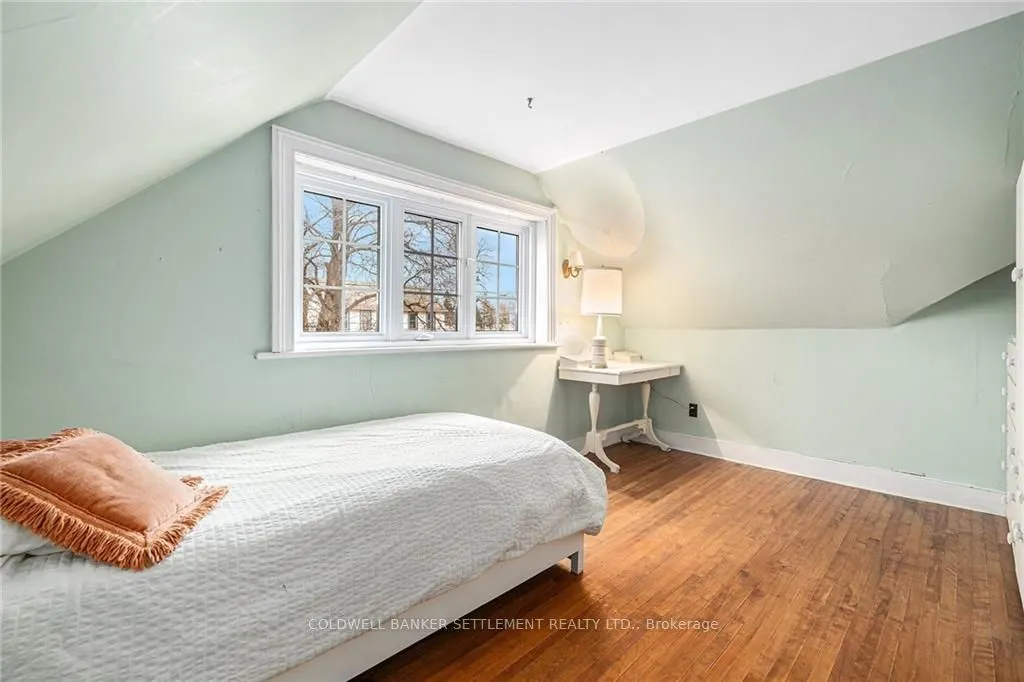 68 WILSON Street W