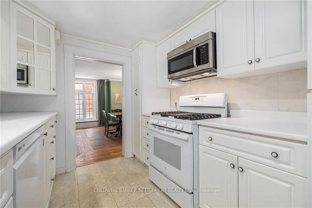 68 WILSON Street W