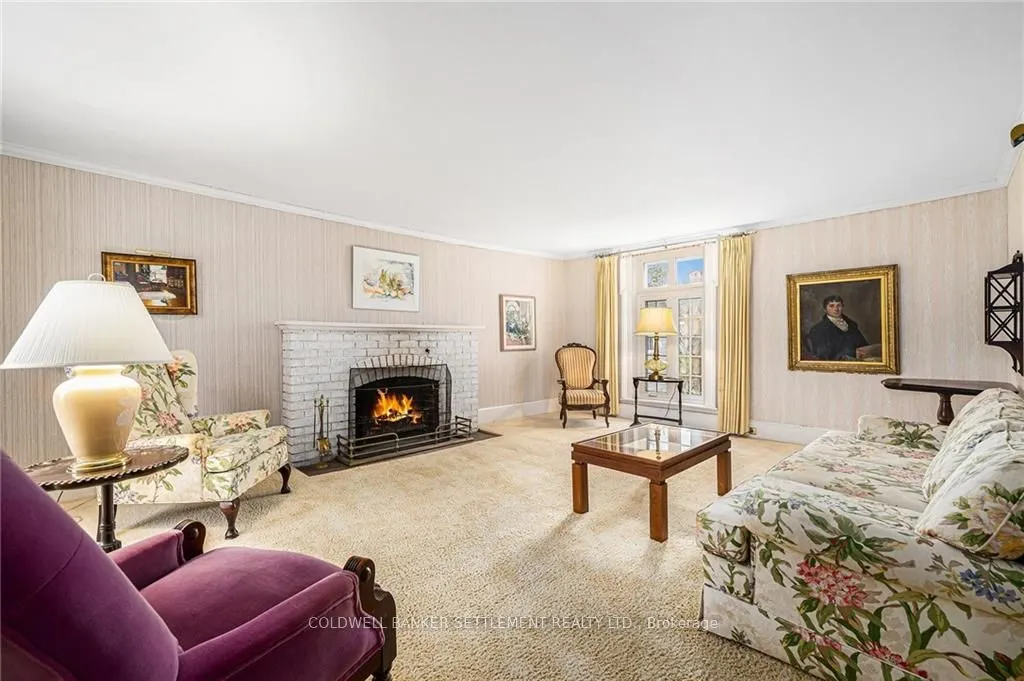 68 WILSON Street W