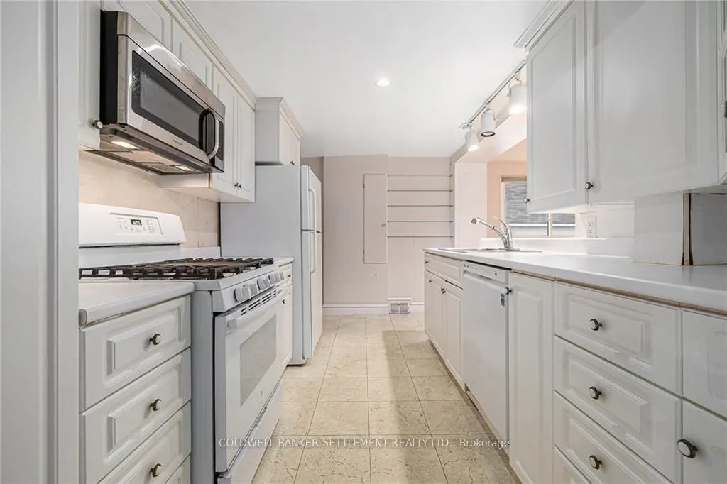 68 WILSON Street W