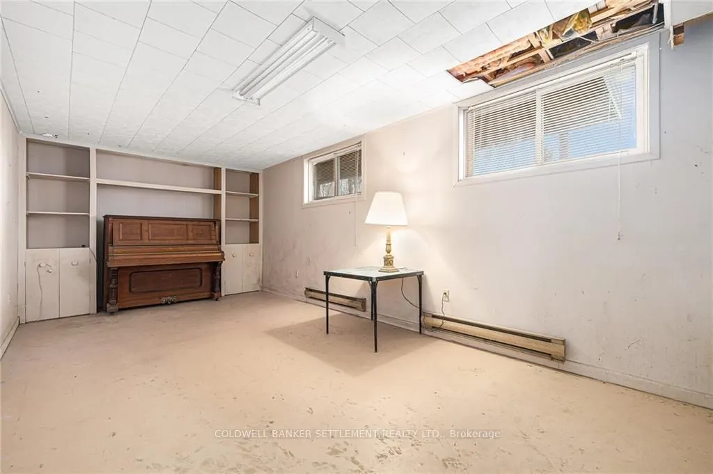 68 WILSON Street W