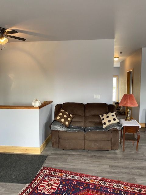325 Douglas Road W