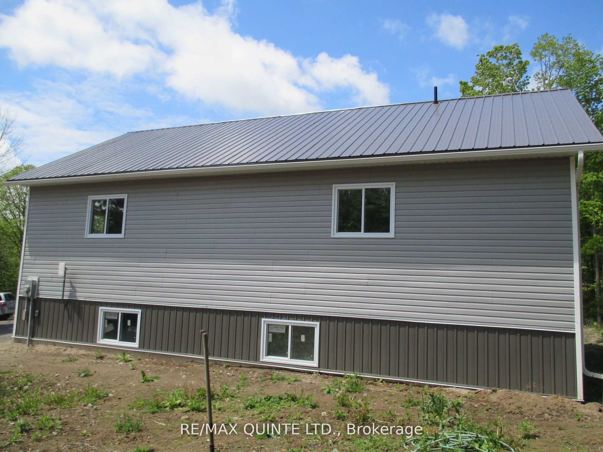 325 Douglas Road W