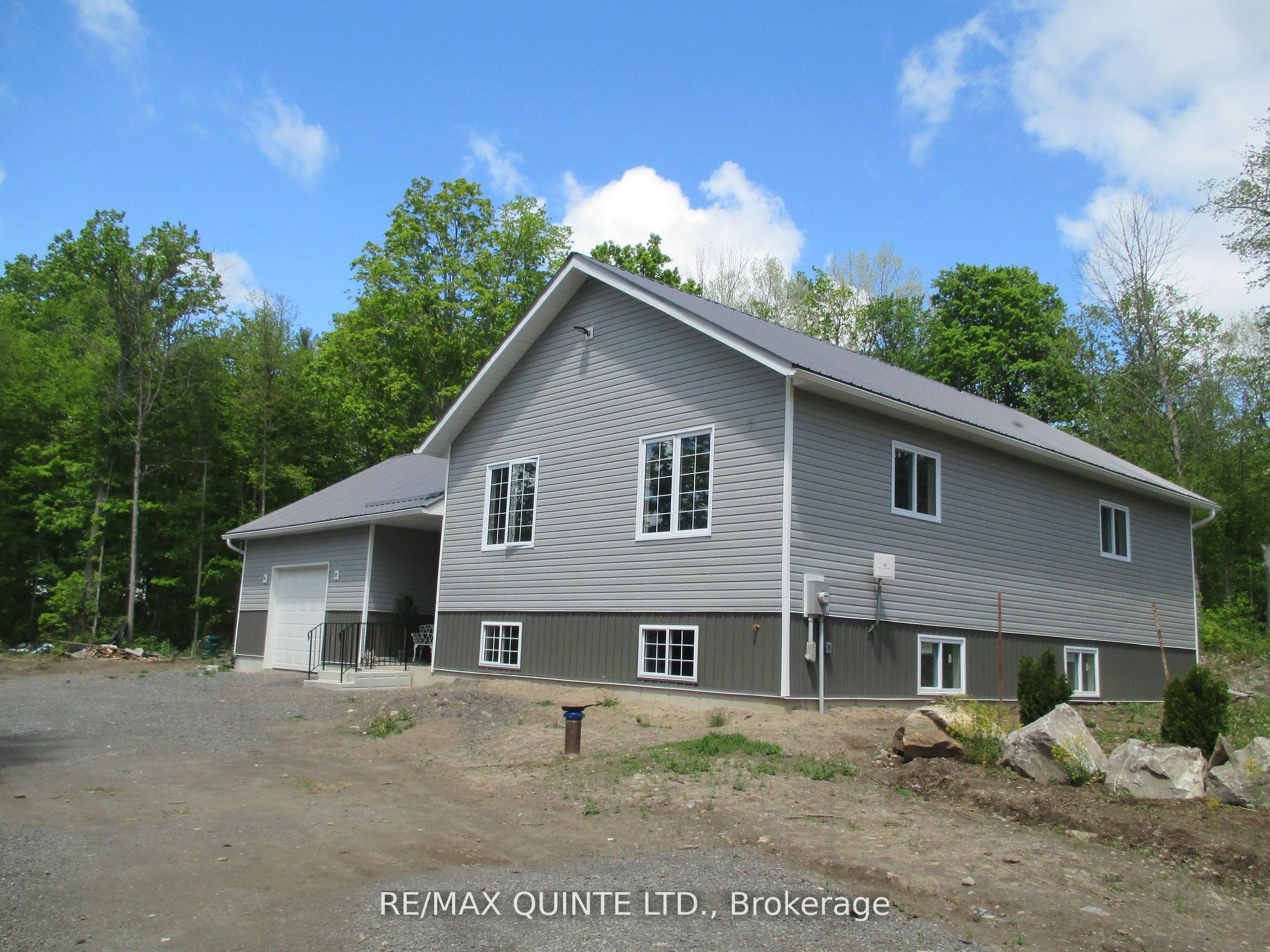 325 Douglas Road W