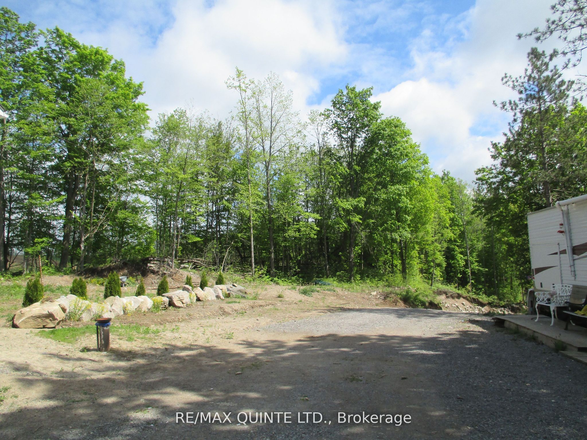 325 Douglas Road W