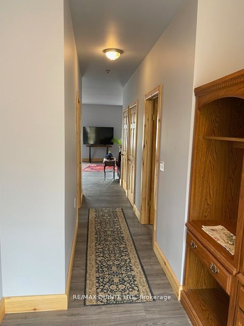325 Douglas Road W
