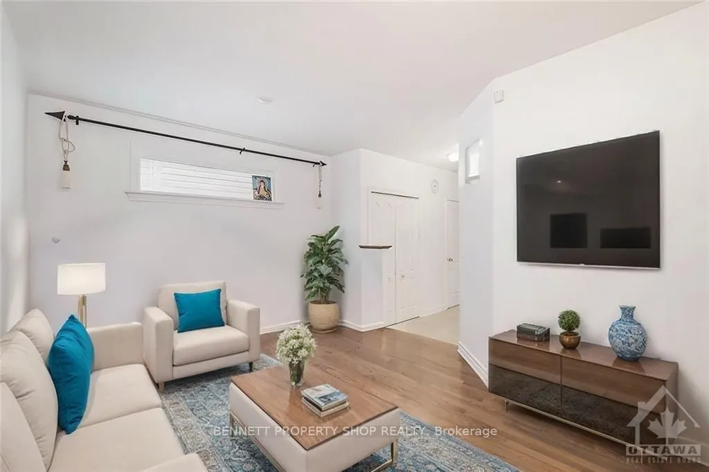 37 CRESTHAVEN Drive