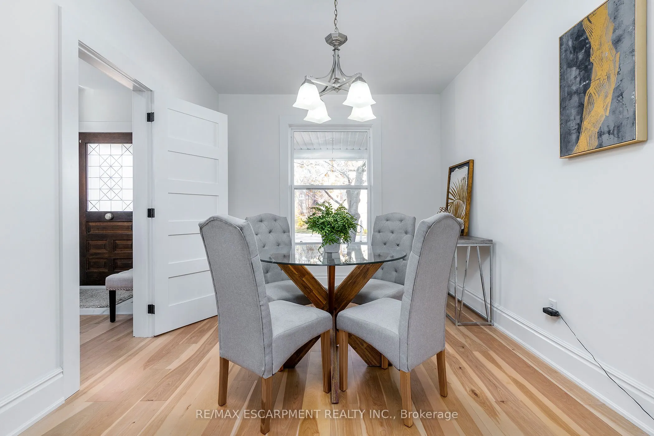 237 MAIN Street E