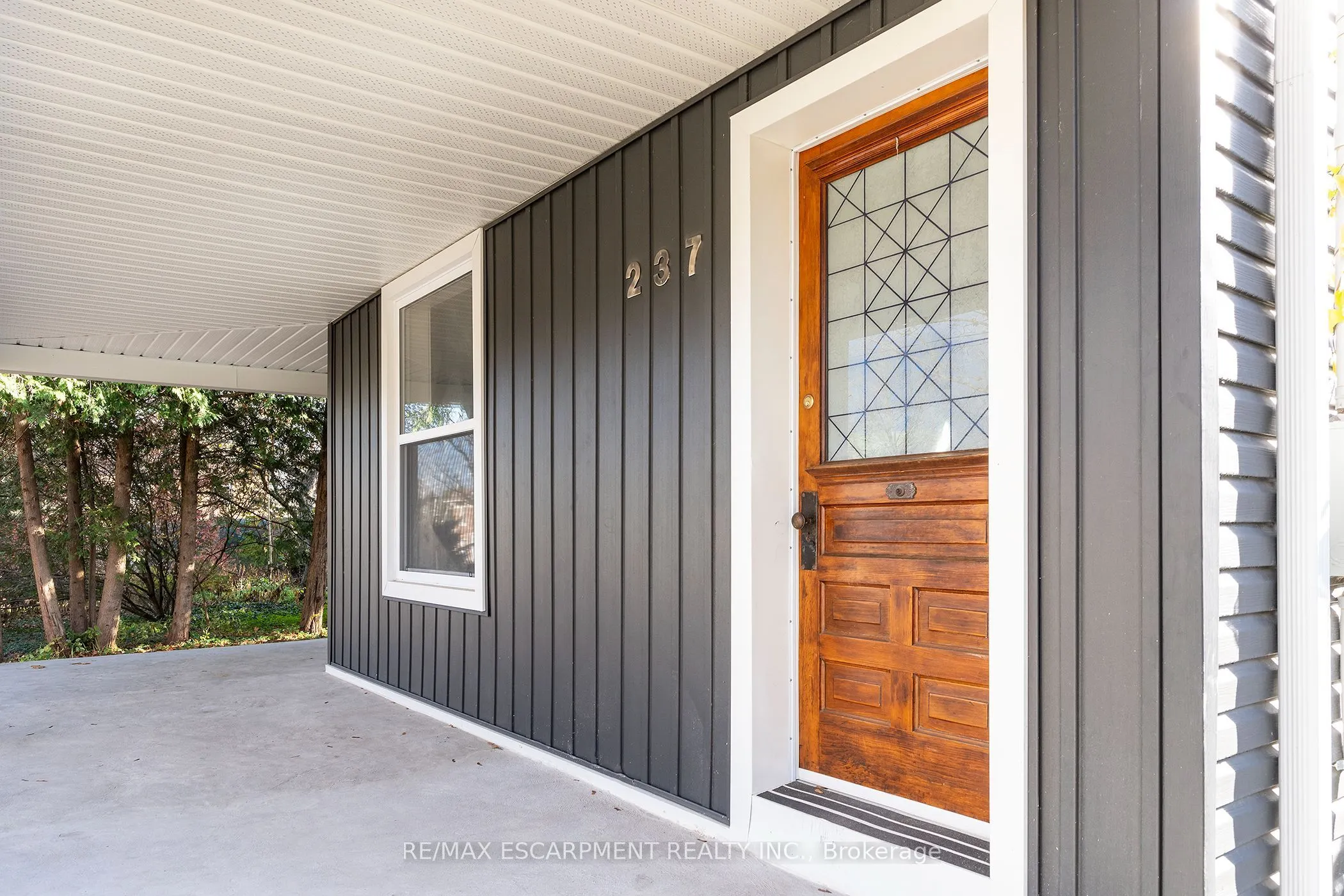 237 MAIN Street E
